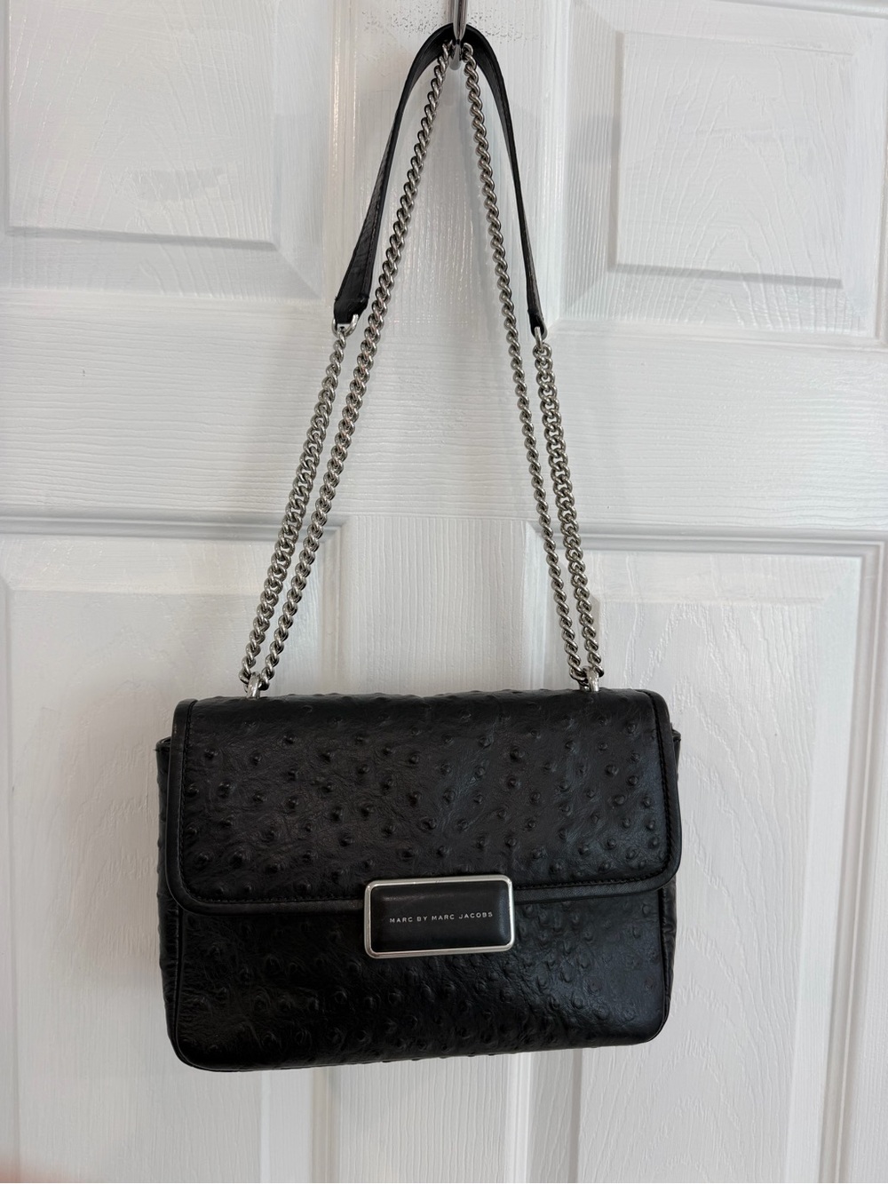 Marc by Marc Jacobs Black Textured Leather Shoulder Bag with Silver Chain
